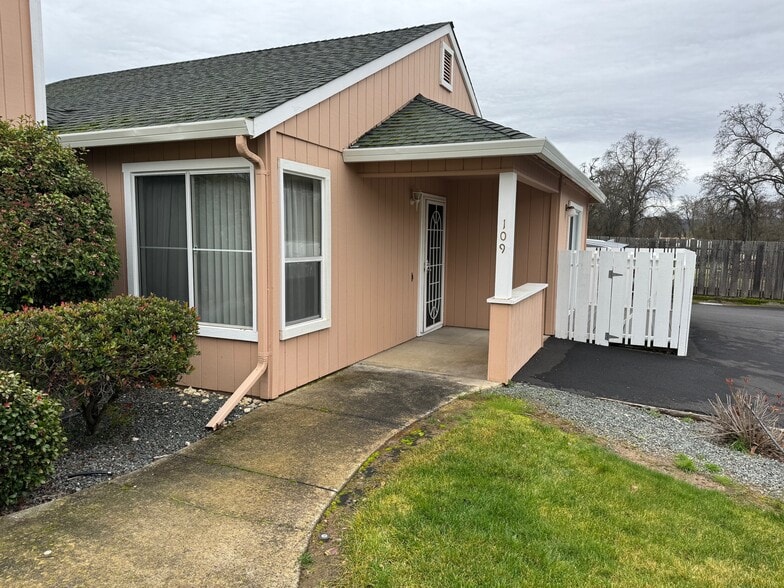 Primary Photo - 109 Marina Dr S