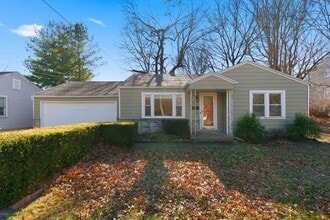 Building Photo - 1354 E Walnut St