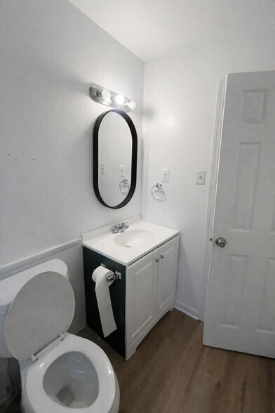 Building Photo - 2524 18th Pl S