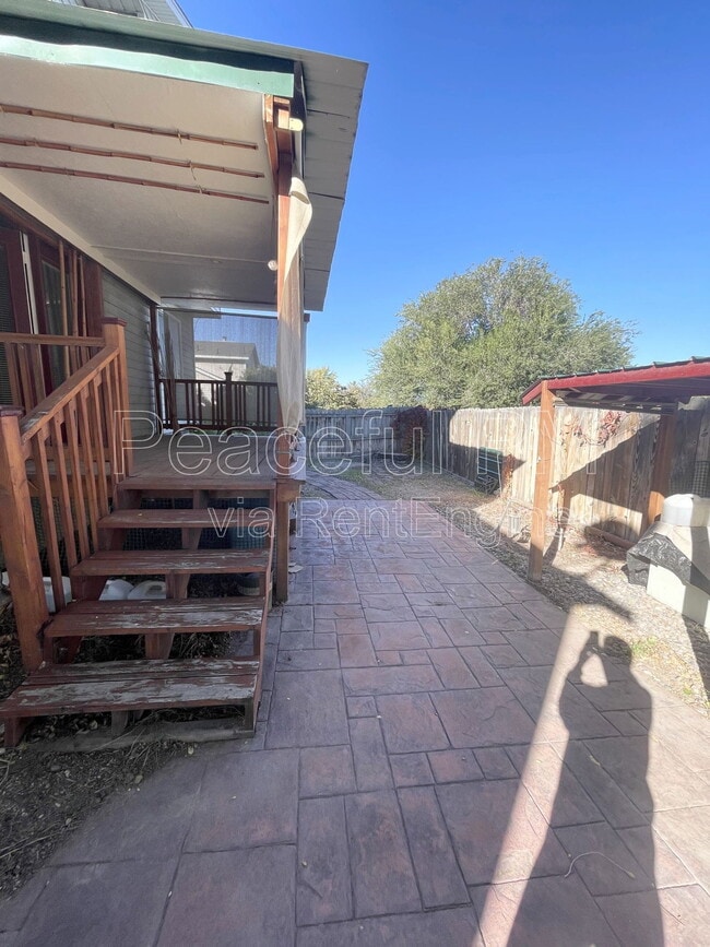 Building Photo - 685 Orangewood Ln