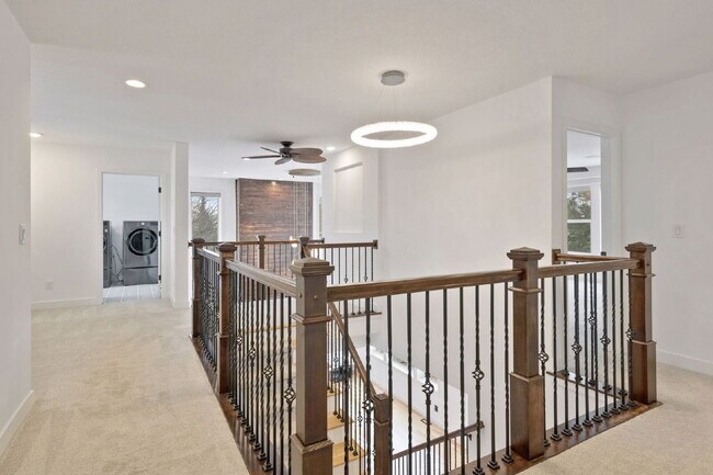 Building Photo - Luxurious 5-Bed/5 Baths, Granite & 3 Car Garage