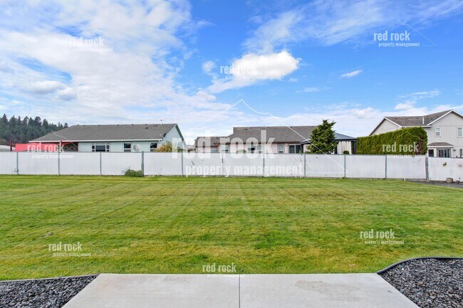 Building Photo - 624 S Crescent Ln