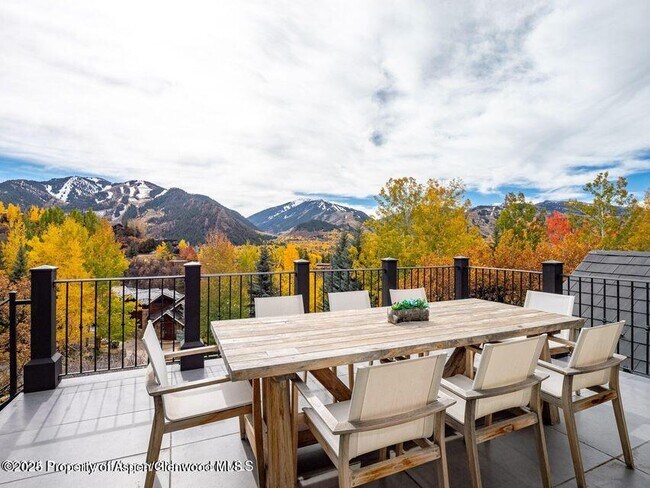 Building Photo - 349 Draw Dr