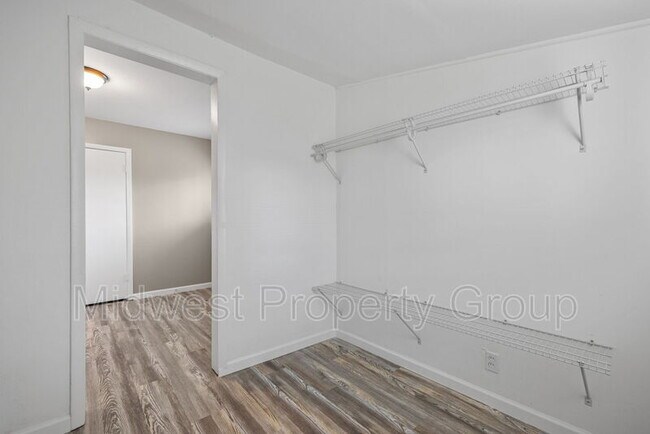 Building Photo - 15 Juno Dr