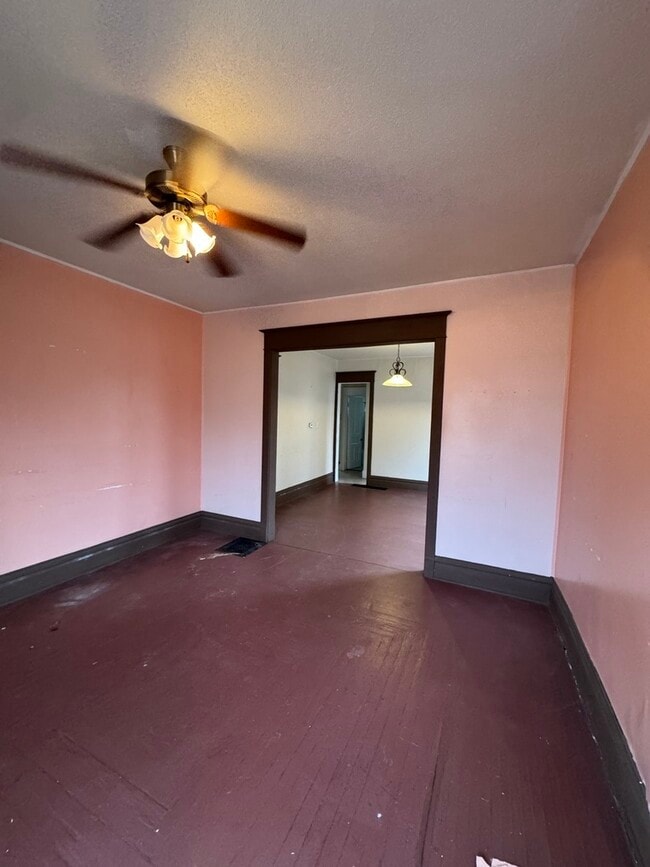 Building Photo - 809 W 4th St