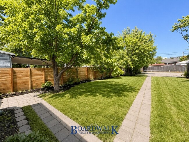 Building Photo - Beautiful 4 Bed 2 Bath SLC home!