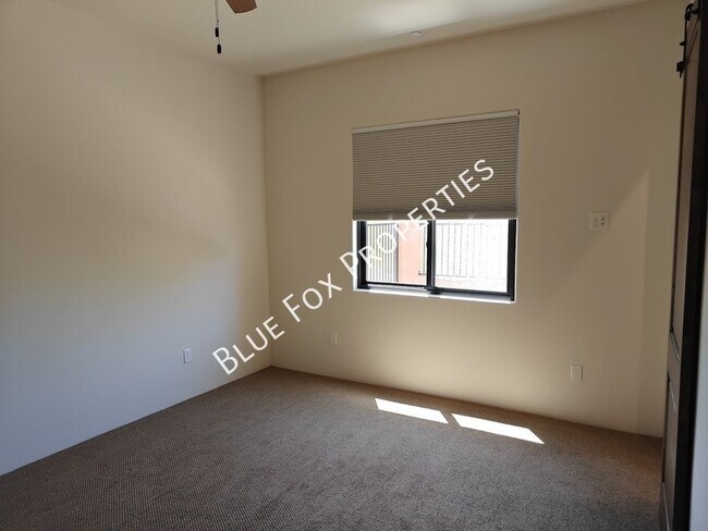 Building Photo - 13037 N Red Quail Pl