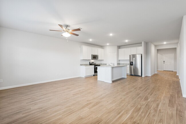 Building Photo - 16743 Needlepoint Dr