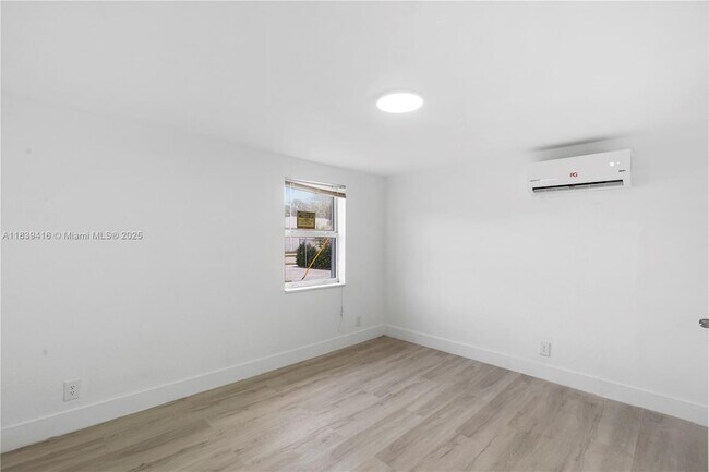 Building Photo - 607 SW 3rd St