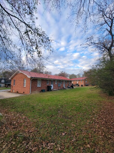 Building Photo - 301 Culbreth Ave