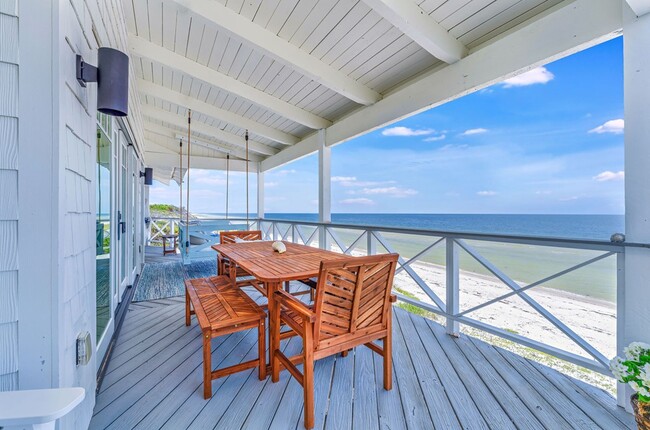 Building Photo - 850 Gulf Shore Dr