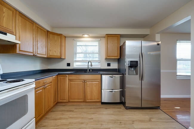 Building Photo - 3800 Corkwood Dr