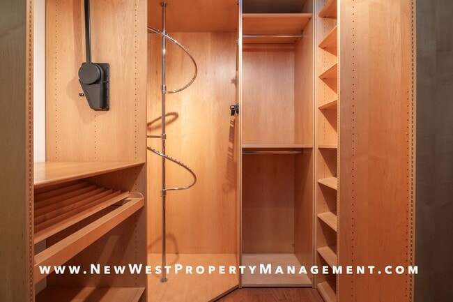 Building Photo - Modern East Village Loft at M2i, Small Pet OK! Available Now!