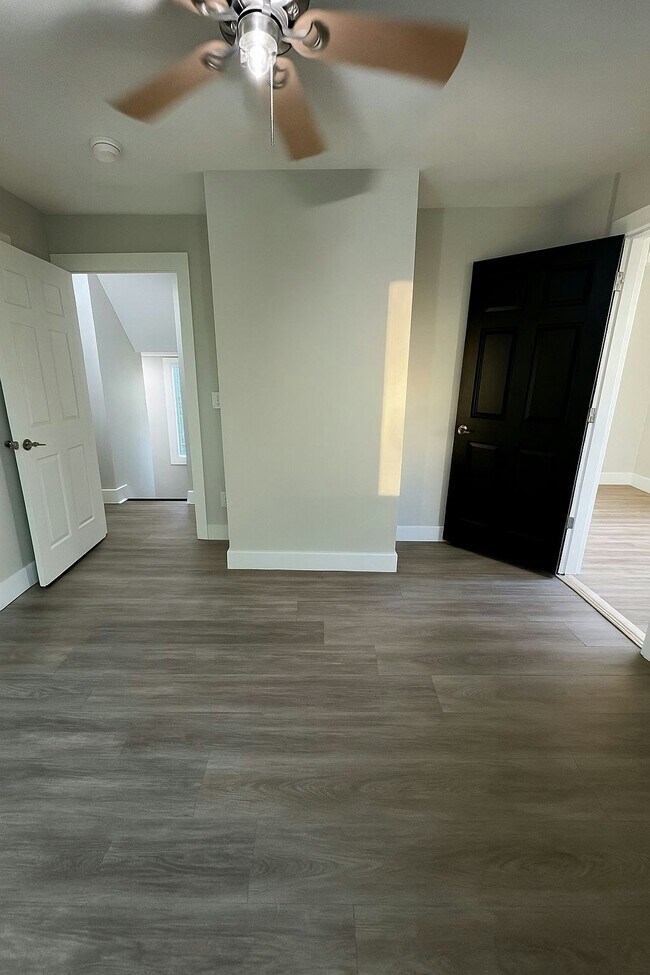 Building Photo - 800 Carpenter St