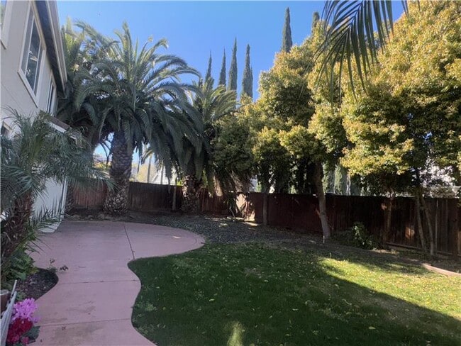 Building Photo - 2467 Berkshire Ln