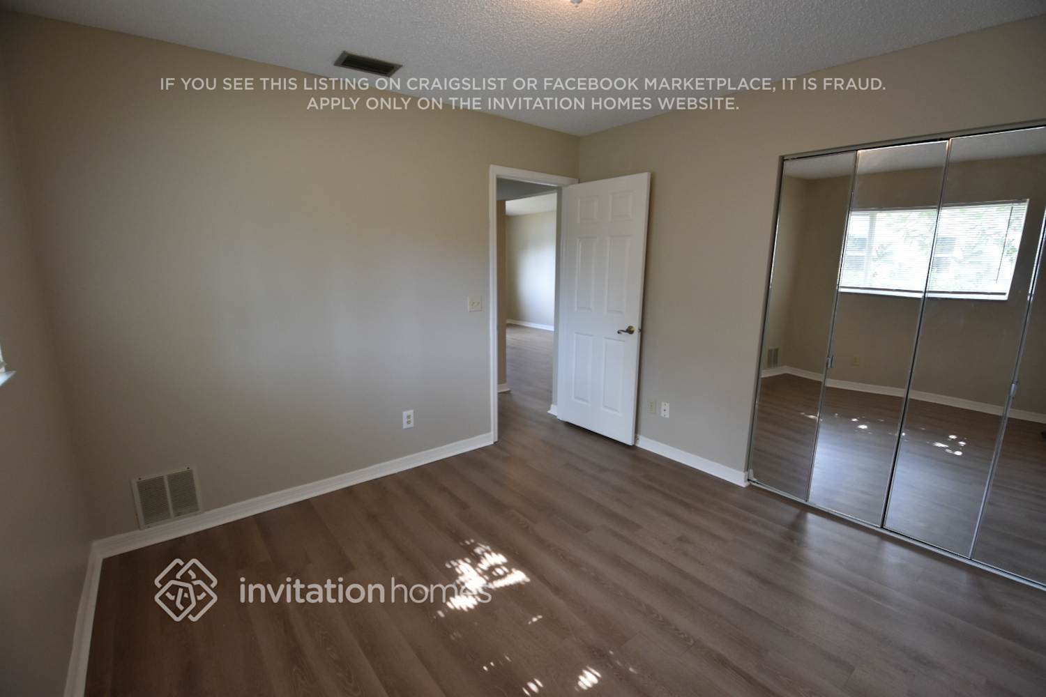 Building Photo - 7115 Queen Palm Cir