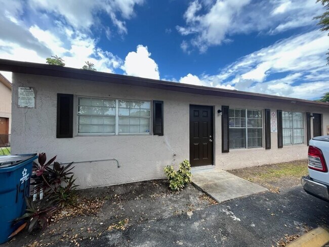 Primary Photo - 1461 NW 22nd St