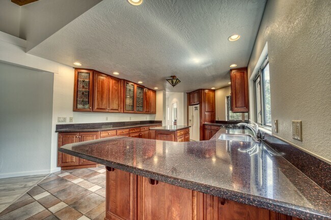 Building Photo - Beauty on Bowstring Drive