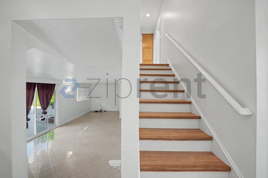 Building Photo - Unit