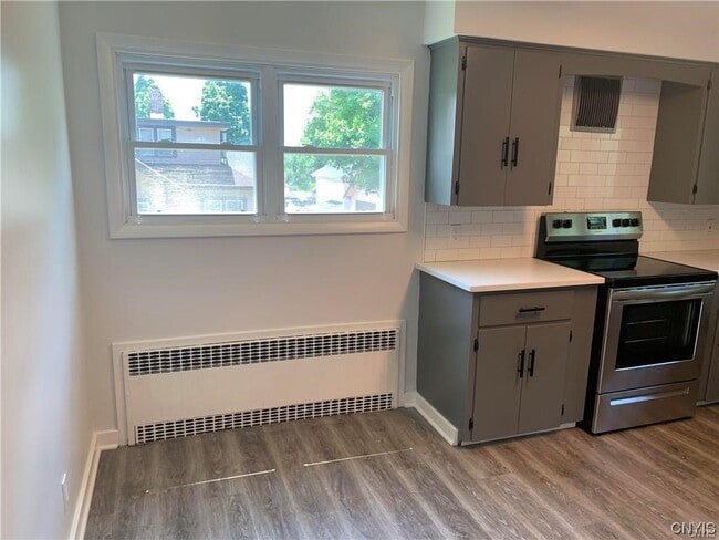 Building Photo - 184 S 1st St