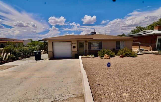 Building Photo - 1817 Cornell Dr SE