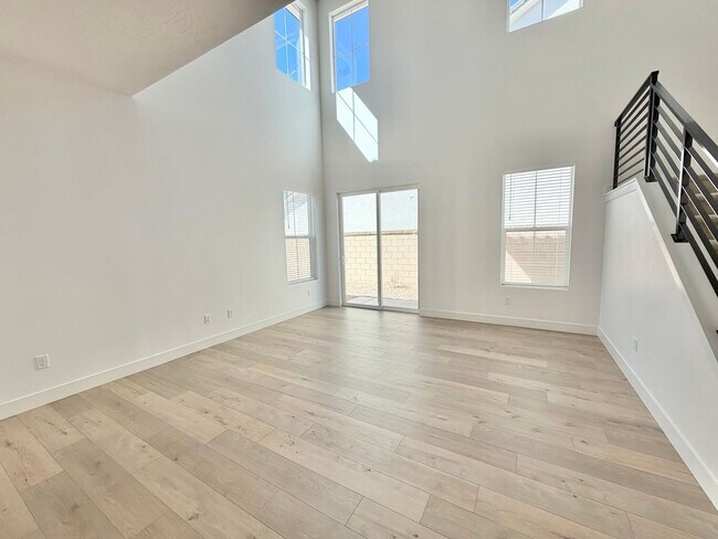 Building Photo - Desert Color 4 Bed Home!