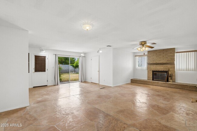 Building Photo - 1014 E Balboa Cir