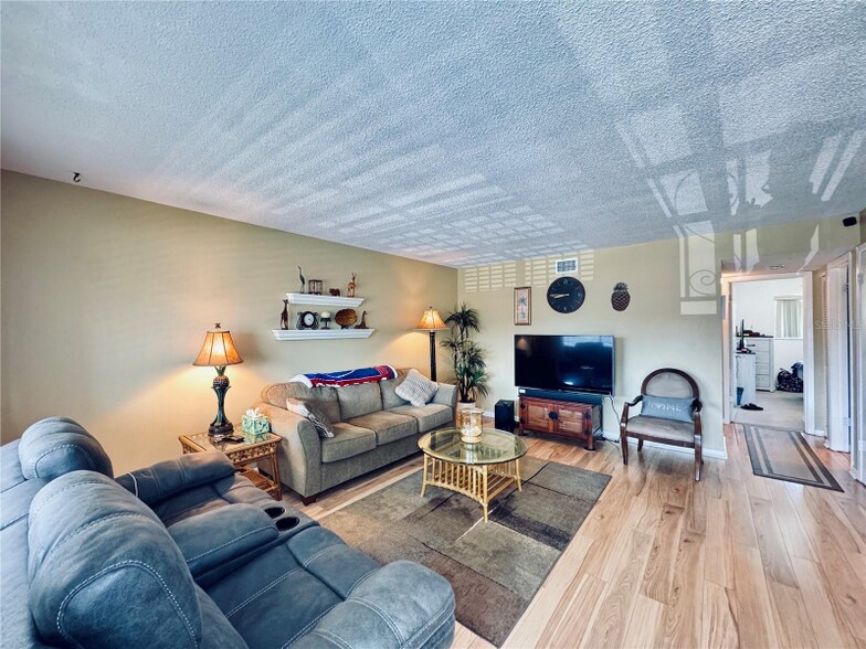 Building Photo - 2348 Shelley St