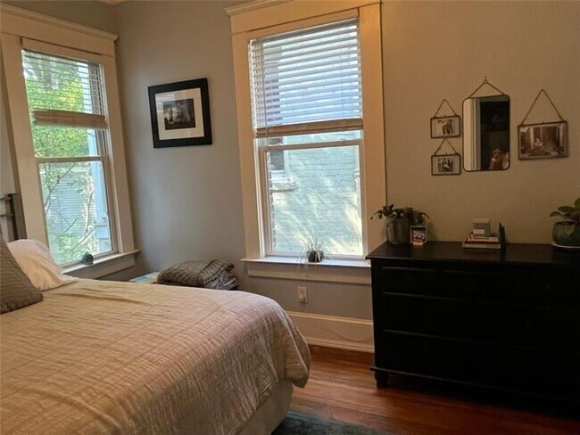 Building Photo - 1229 Euclid Ave NE