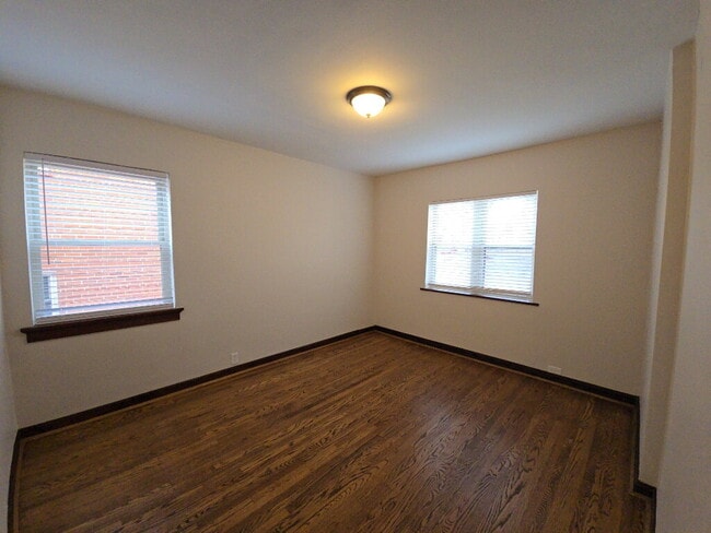 Building Photo - 4379 Ridgeview Ave