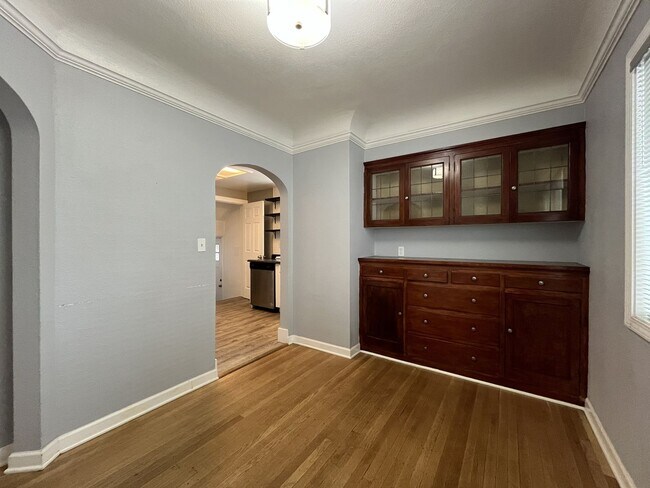 Building Photo - Three-Bedroom Home with Updated Kitchen & Vaulted Ceilings