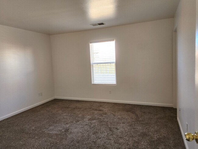 Building Photo - 3 bedroom Home For Rent in North Valleys area