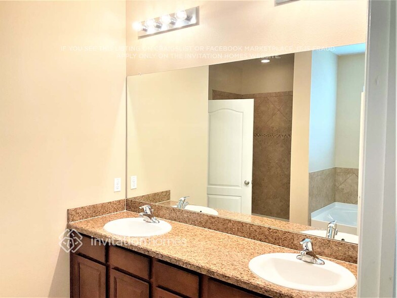 Building Photo - 6319 Twin Bridges Dr