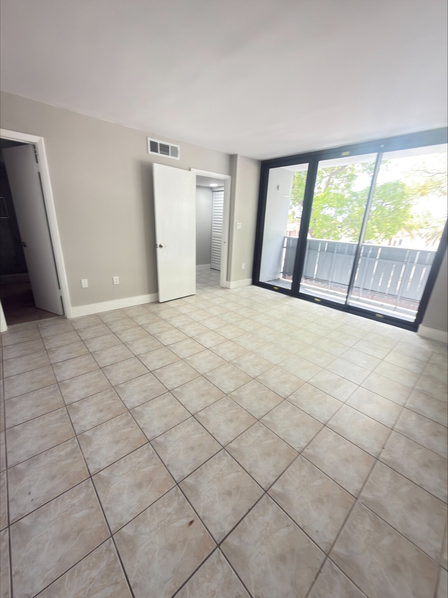 Building Photo - 2560 SW 122nd Ct