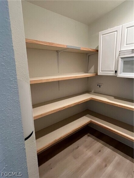 Building Photo - 1325 NE 5th Pl