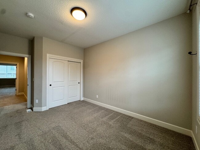 Building Photo - FOR RENT UNFURNISHED: Beautifully maintained 2015 Noyes-built home, 5 bed, 3 bath, 2 car garage w...