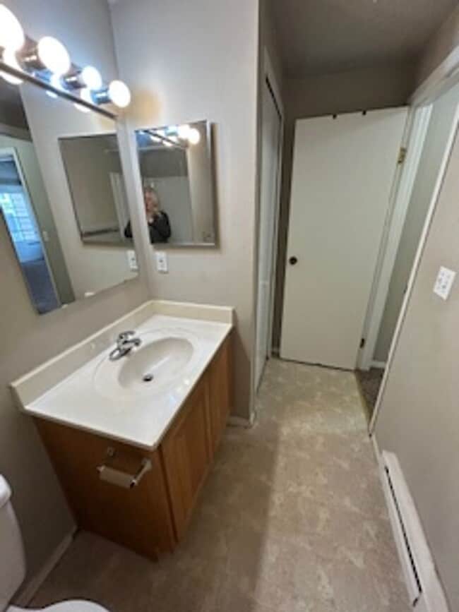 Building Photo - 1 Bedroom, 1 Bathroom SpringTree Gardens C...
