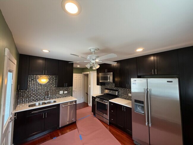 Building Photo - 140 E Northwest Hwy