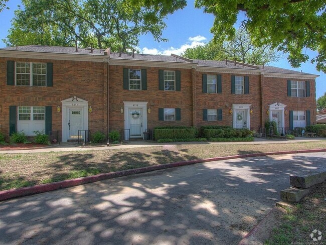 Building Photo - 6213 S Yorktown Ave
