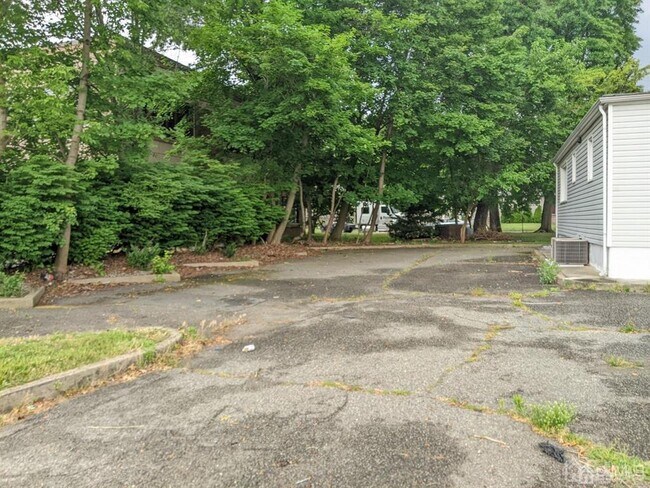 Building Photo - 120 Plainfield Ave
