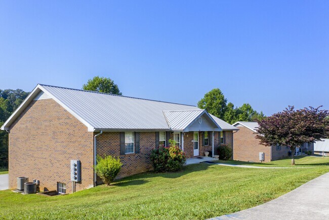 Building Photo - 145 Deer Ridge Dr