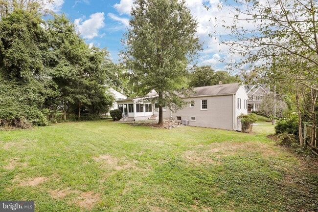 Building Photo - 6139 Tompkins Dr