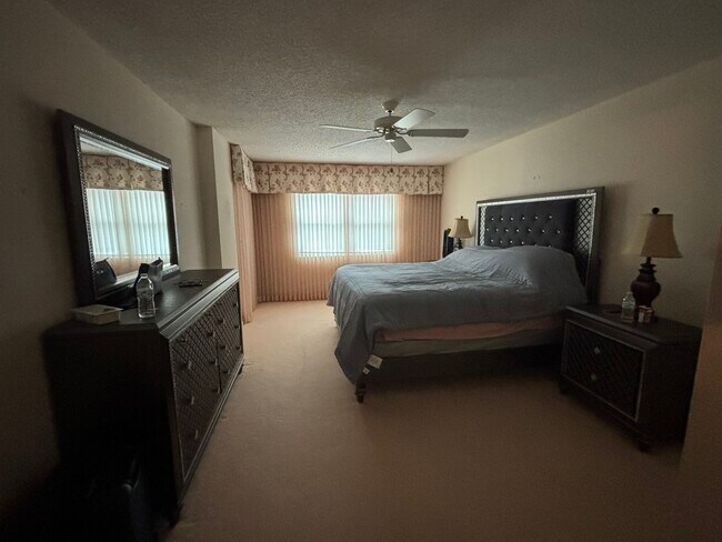 Building Photo - 5400 Park St N