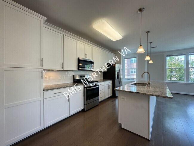 Building Photo - 13740 Endeavour Dr