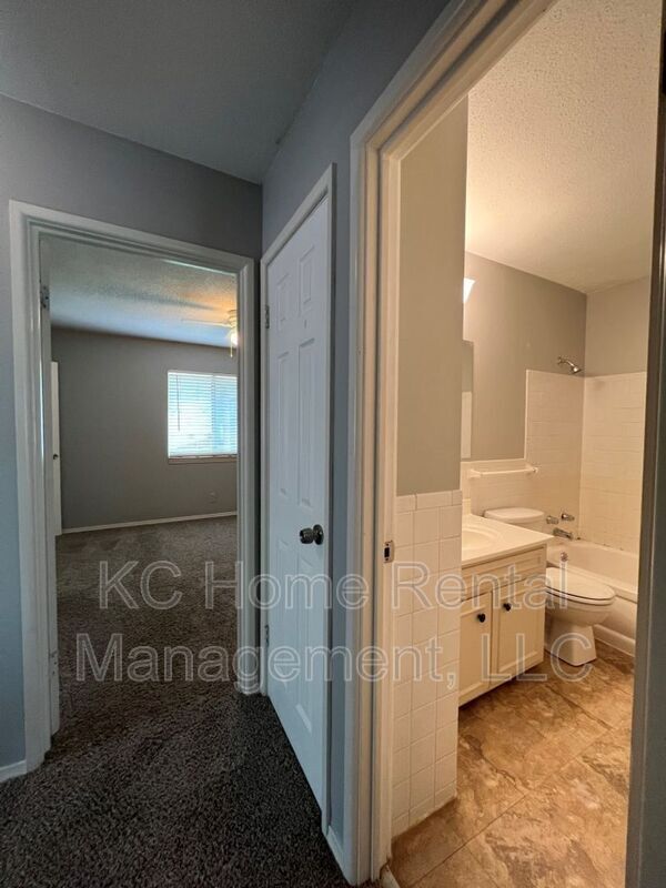 Building Photo - 9338 Bluejacket St