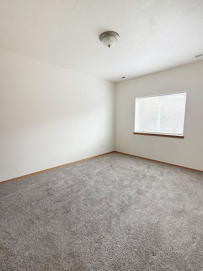 Building Photo - Beautiful 3 Bed, 2 Bath Home in Golden Hills