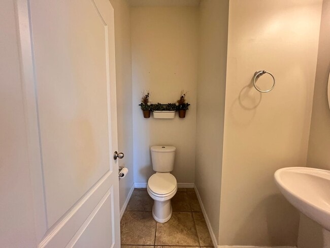 Building Photo - Beautiful Townhouse at Windermere availabl...