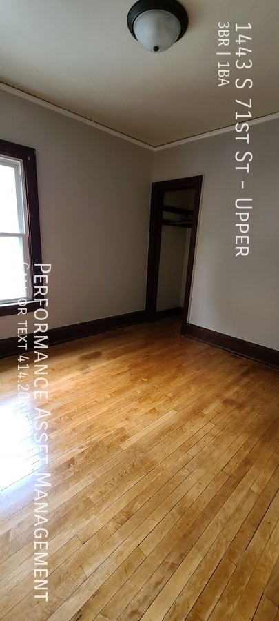 Building Photo - Cozy 3BR unit in West Allis