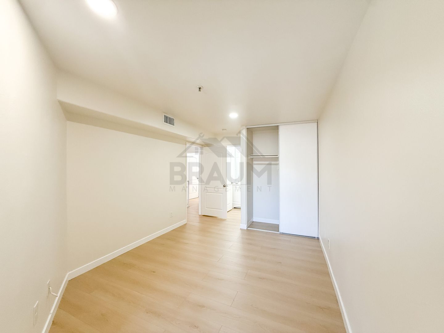 Building Photo - 7323 Winnetka Ave