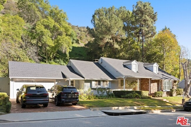 Building Photo - 1456 Roscomare Rd